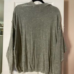 NWOT Greenish long sleeved sweater. Size small